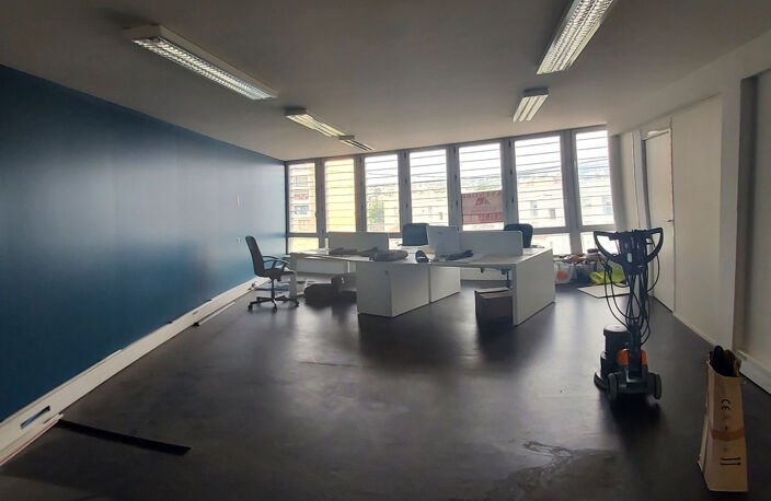 EXCELLENTE RENTABILITE 10% Plateau entier 1er étage 180m2 Bu — photo 3