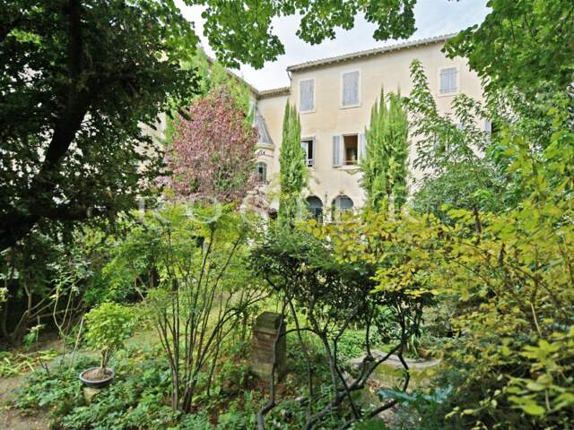 Elégant hôtel particulier Renaissance à rénover au centre de l'I — photo du bien