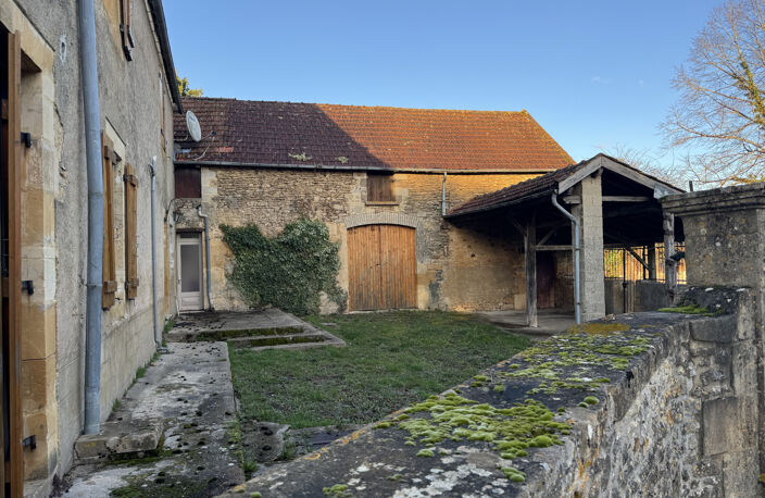 Maison en pierres avec dépendances à restaurer...2404 m2 de — photo 2