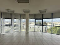 Local professionnel ZAC Briffaut - Parking - Ascenseur — photo 3