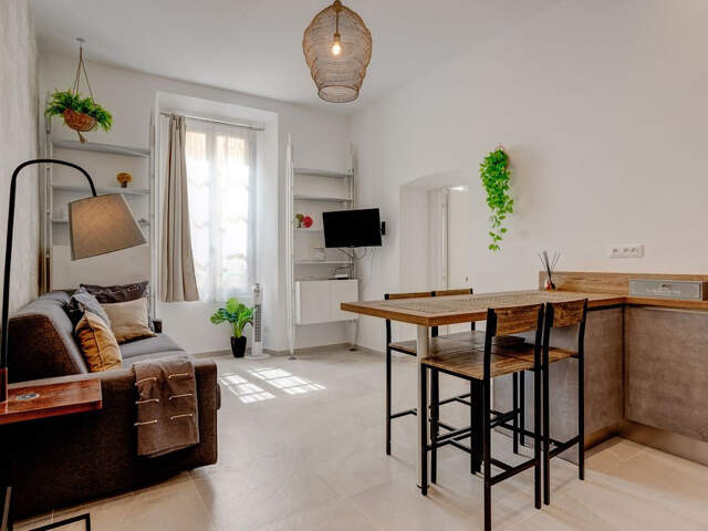 DEUX PIECES RUE PIETONNE — photo du bien