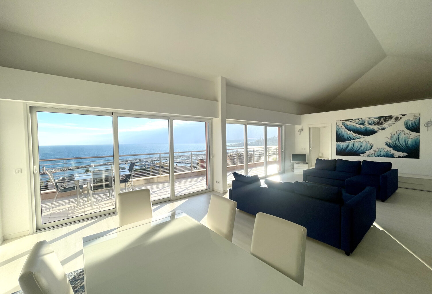 4 PIECES DERNIER ETAGE A MENTON GARAVAN — photo 1