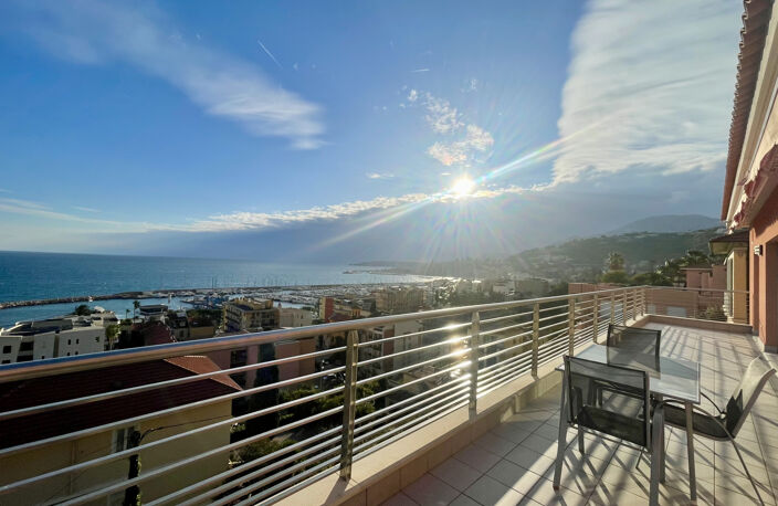 4 PIECES DERNIER ETAGE A MENTON GARAVAN — photo 2