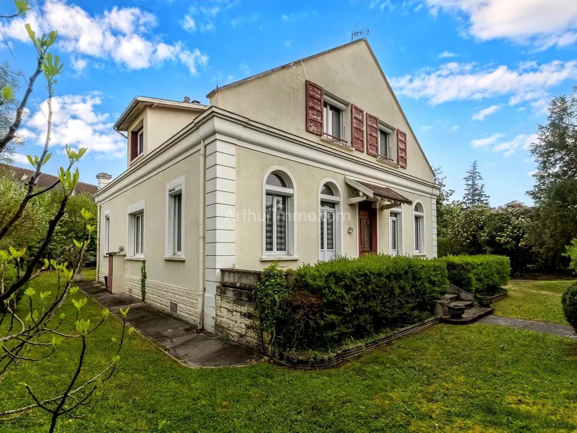 Maison 7 pièces 202 m² · à Belley · 202 m² · 259 000 €