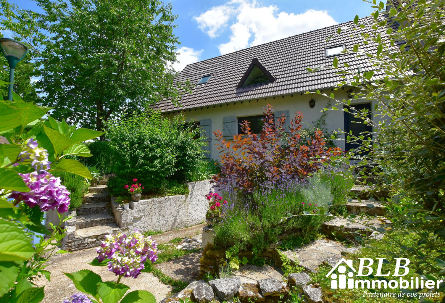 78690 LES ESSARTS LE ROI  Charmante maison de 8 pièces 6 cha — photo 1