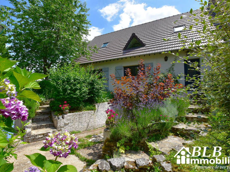 78690 LES ESSARTS LE ROI  Charmante maison de 8 pièces 6 cha — photo 1