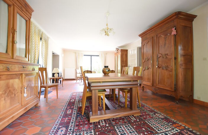 78690 LES ESSARTS LE ROI  Charmante maison de 8 pièces 6 cha — photo 3