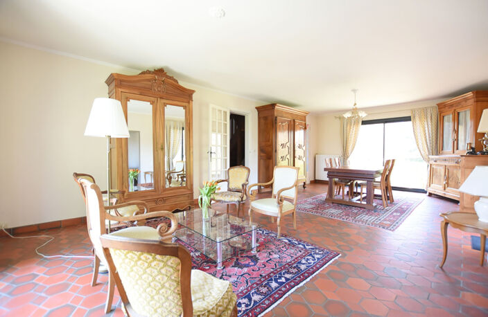 78690 LES ESSARTS LE ROI  Charmante maison de 8 pièces 6 cha — photo 4