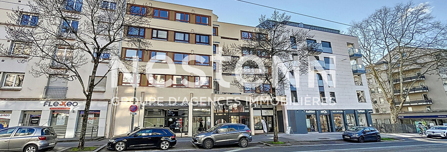 Bureau 1 Pièce 49 m² à louer à Bron (69500)