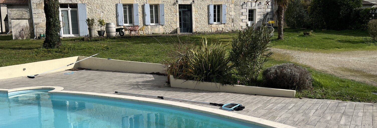 Maison 8 Pièces 320 m² à vendre à Allas-Champagne (17500)