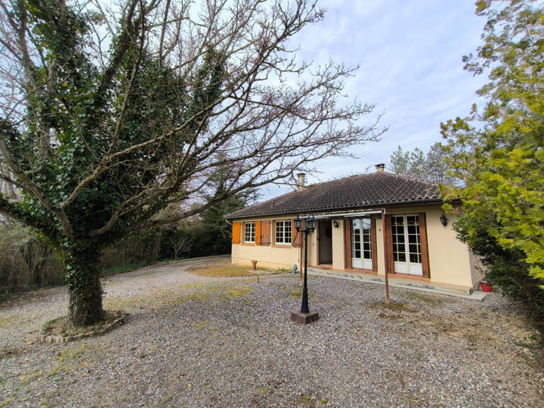 Maison T3 avec garage sur 4 600 m2 de terrain — photo 1