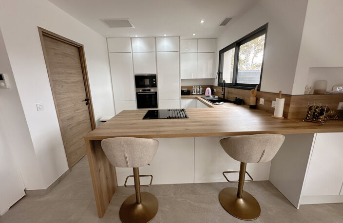 Vente - PAULHAN - MAISON R+1 avec 4 chambres + Piscine et ga — photo 2