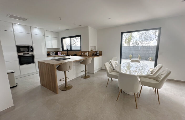 Vente - PAULHAN - MAISON R+1 avec 4 chambres + Piscine et ga — photo 3