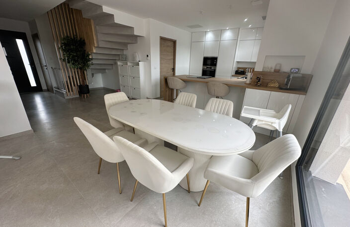 Vente - PAULHAN - MAISON R+1 avec 4 chambres + Piscine et ga — photo 4