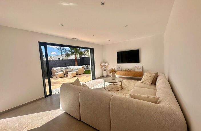 Vente - PAULHAN - MAISON R+1 avec 4 chambres + Piscine et ga — photo 5