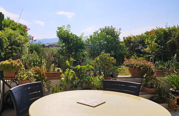 PRADO / LA PLAGE - Studio avec terrasse et jardinet — photo 2