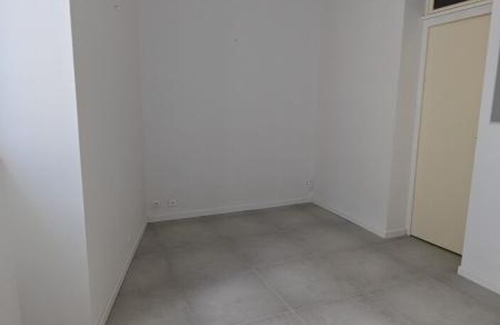 Appartement à Louer - 1er étage - AIRE SUR L'ADOUR — photo 2