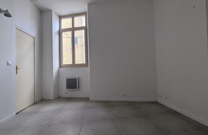 Appartement à Louer - 1er étage - AIRE SUR L'ADOUR — photo 3