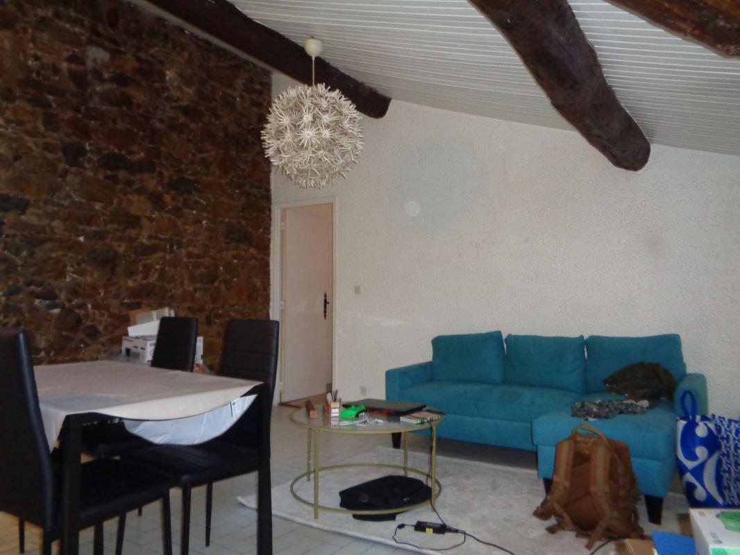 Toulon haute ville atypique  2 pieces loue