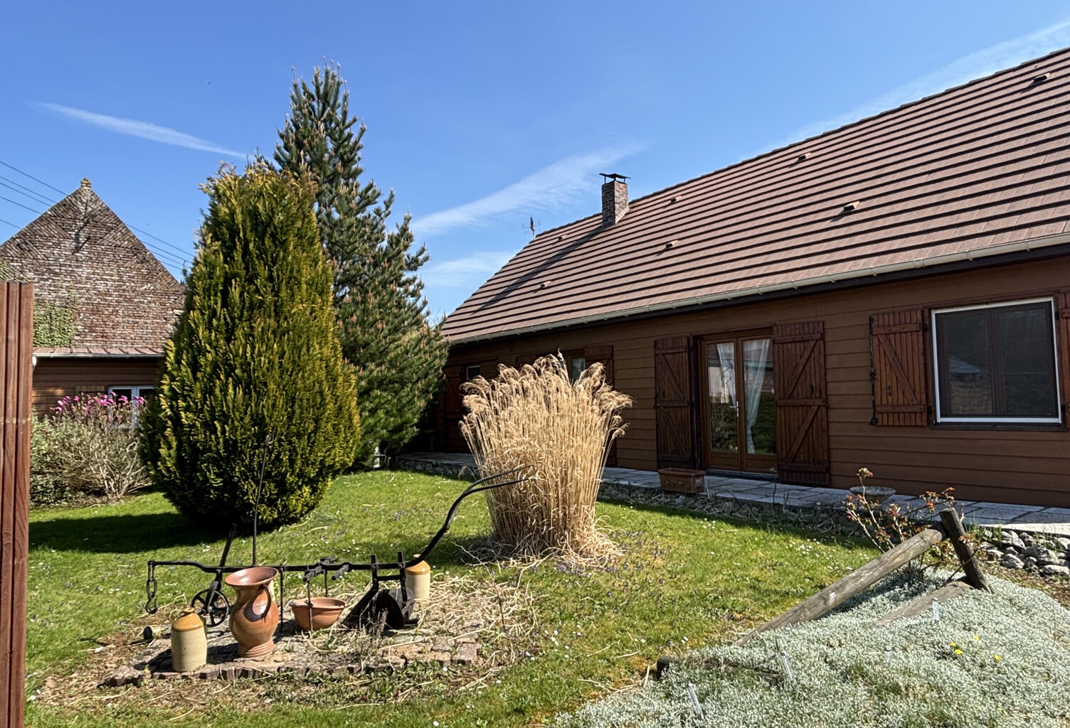Maison dans bourg avec commerces — photo 1