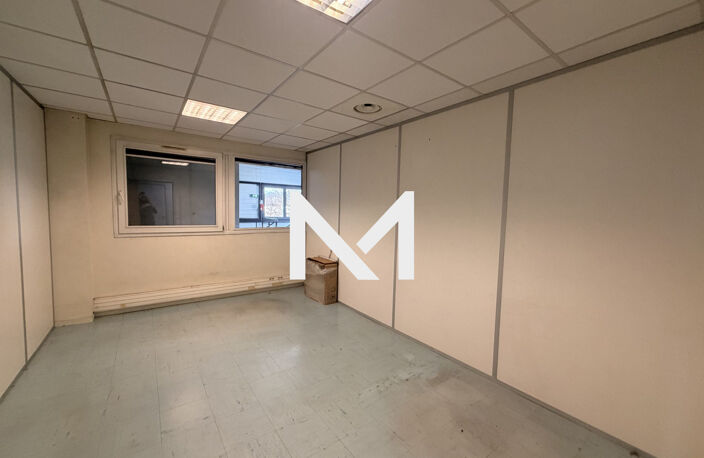 CROLLES - RUE LOUIS NEEL - LOCAL A USAGE DE BUREAUX A LOUER 95 m — photo 5