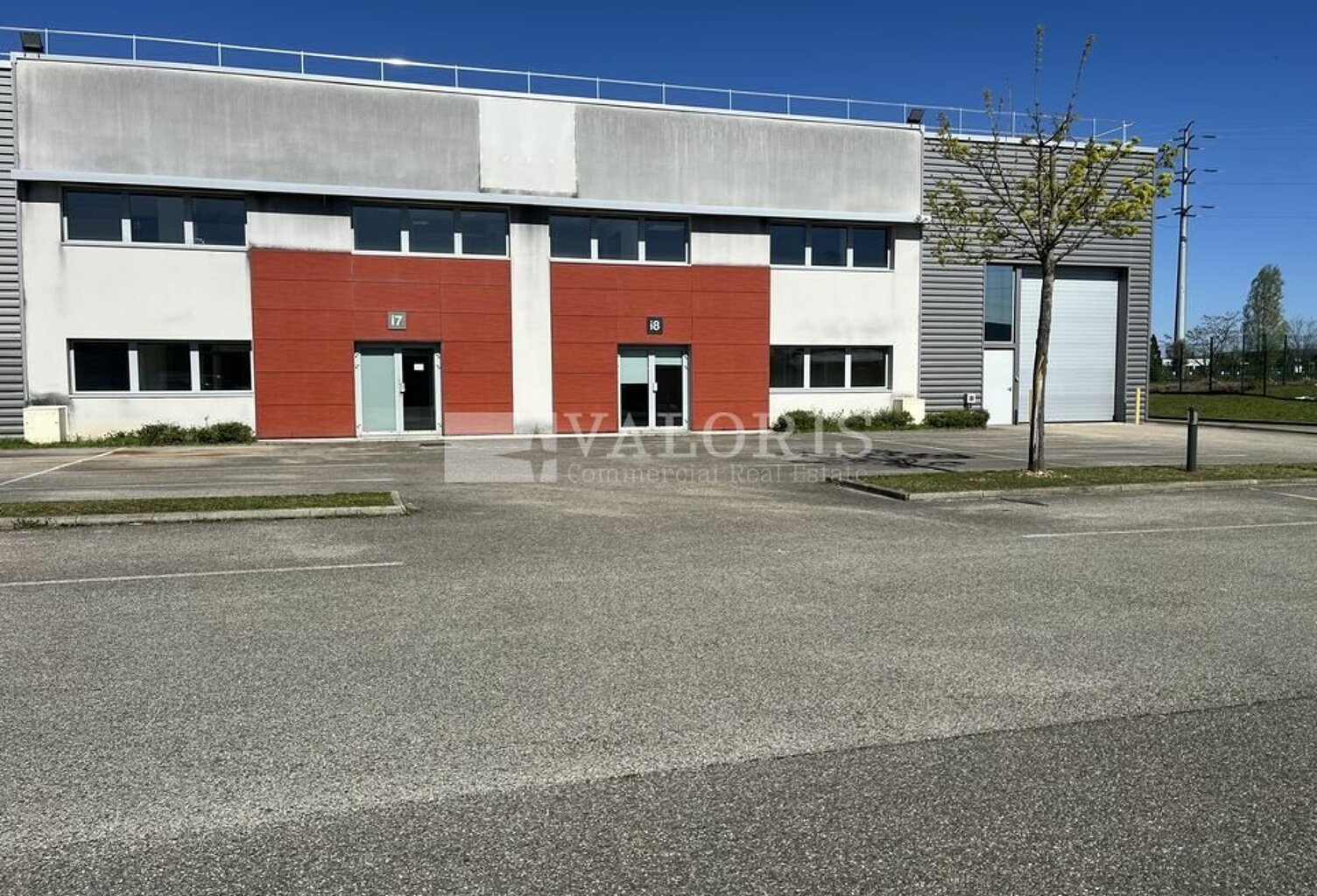 LOCAUX D'ACTIVITES à LOUER — photo 1