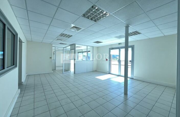 LOCAUX D'ACTIVITES à LOUER — photo 3