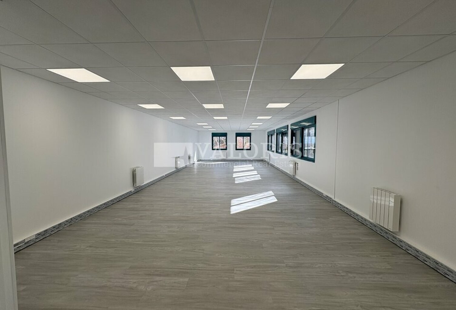 BUREAUX à LOUER — photo 1