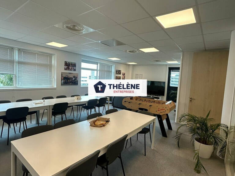 BUREAUX à LOUER — photo 1