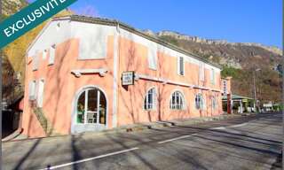 Immeuble  350 m² à vendre à Entrages (04000)