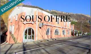 Immeuble  350 m² à vendre à Entrages (04000)