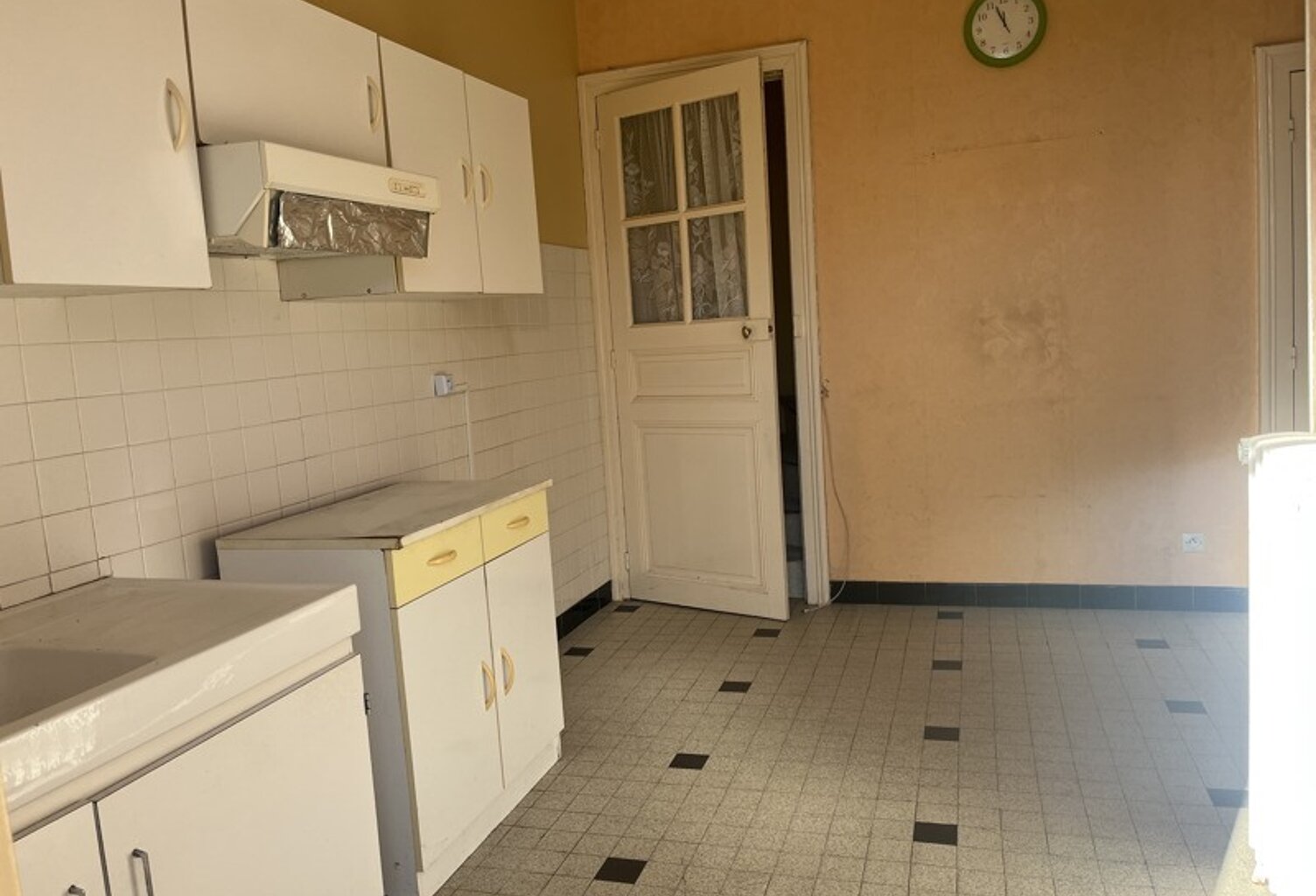 Maison en pierre de 3 pièces principales — photo 1