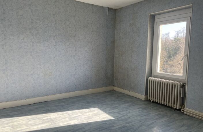 Maison en pierre de 3 pièces principales — photo 3