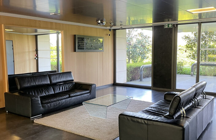 56m2 LIEUSAINT - CARRE HAUSMANN I - BUREAUX DE STANDING — photo 5