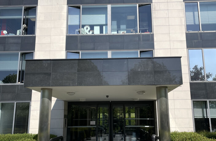 57m2 LIEUSAINT - CARRE HAUSMANN I - BUREAUX DE STANDING — photo 3