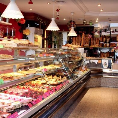 Commerce  699900 €