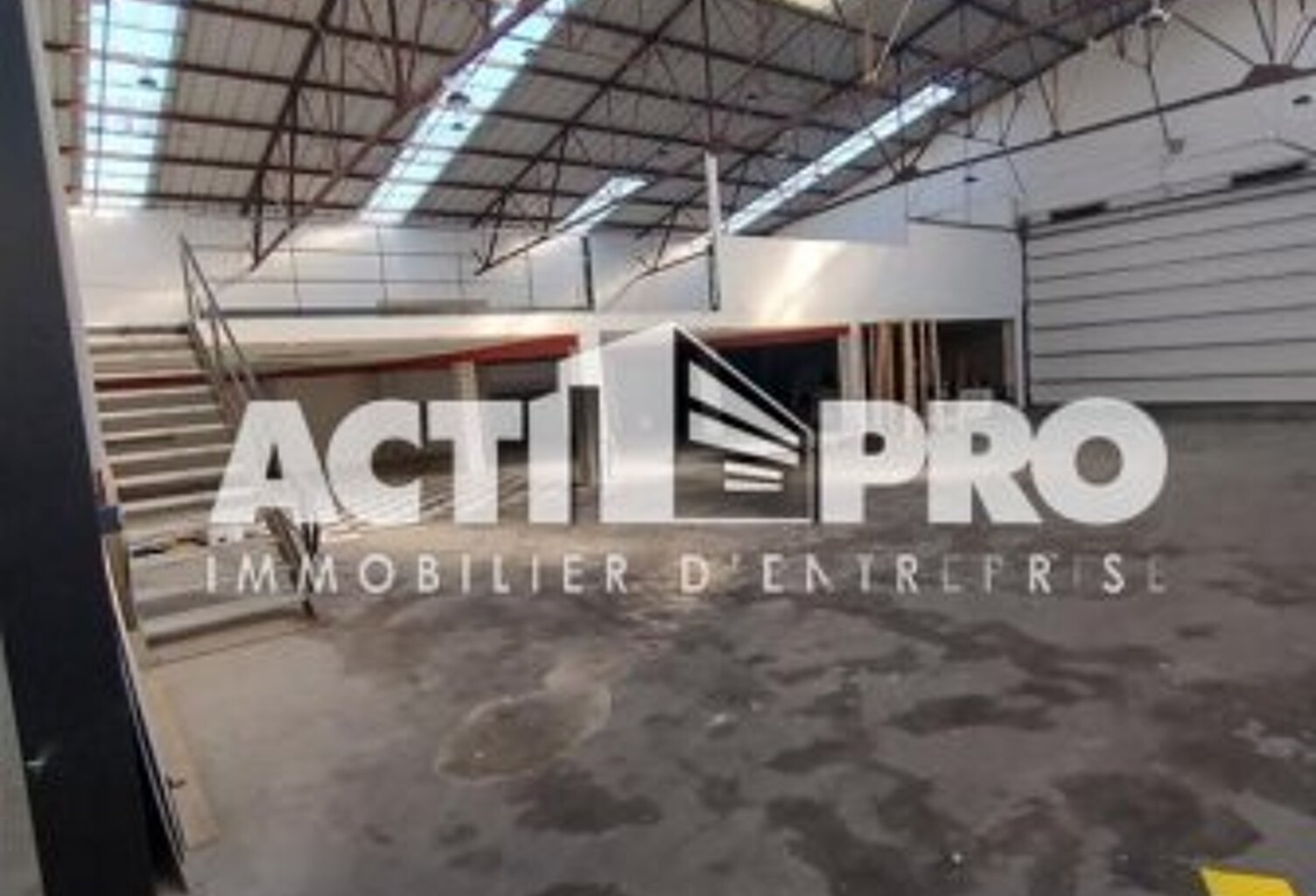 Entrepot à vendre — photo 1