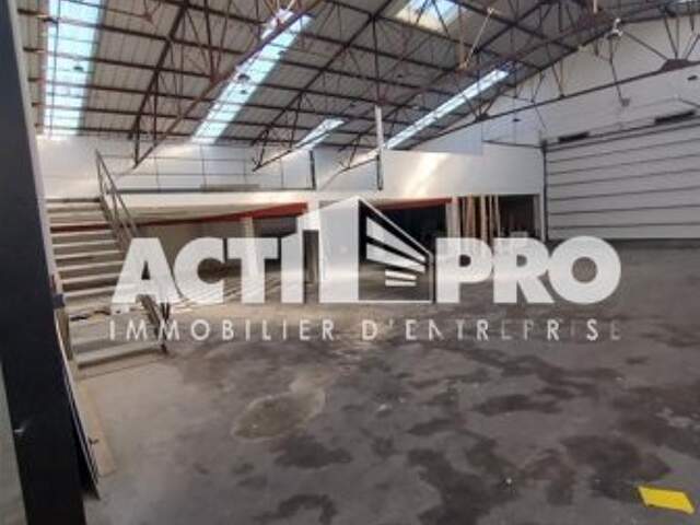 Entrepot à vendre — photo du bien