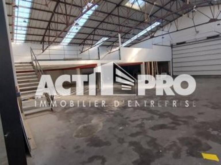 Entrepot à vendre — photo 1