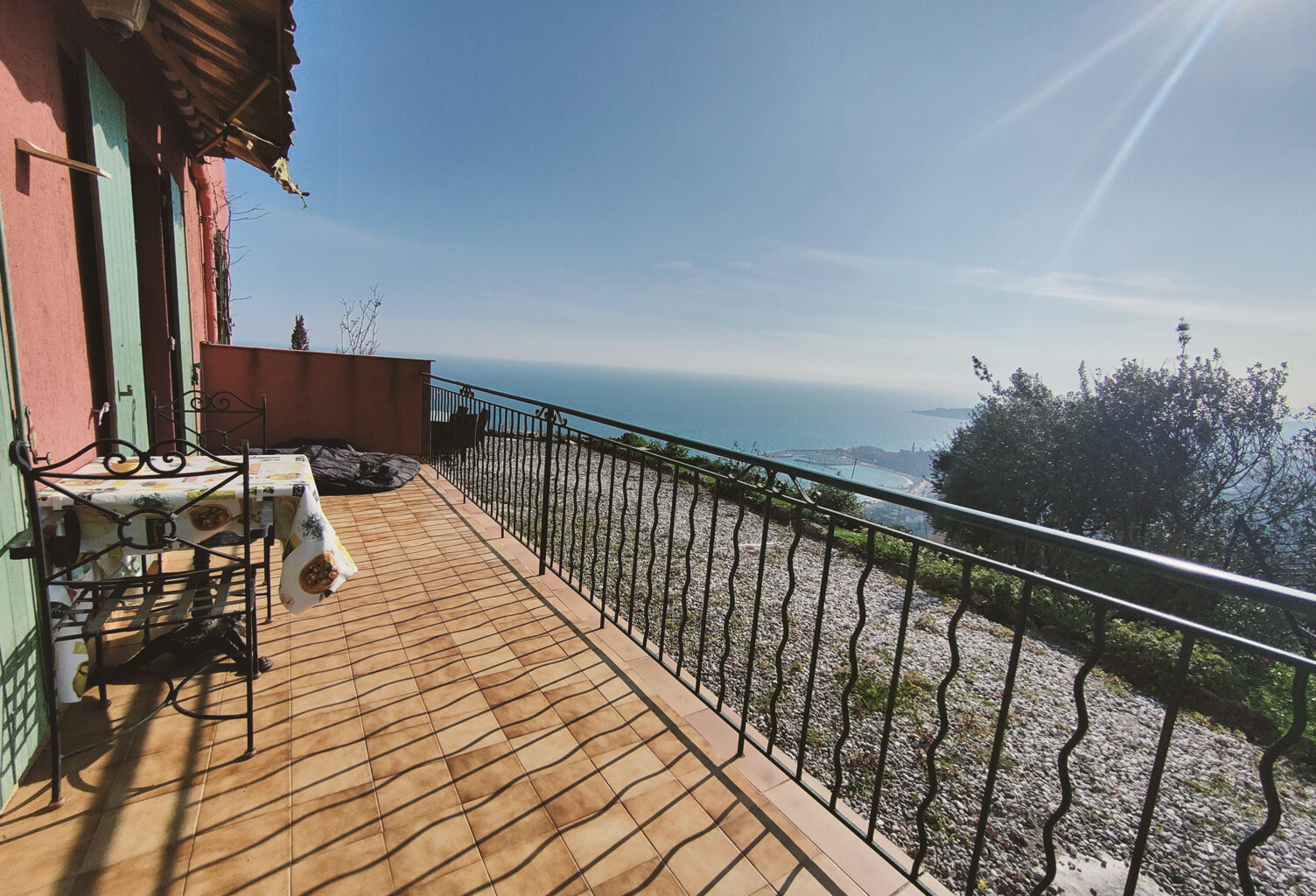 Menton sur les hauteurs, appartement 3/4 pièces de 76m2 avec — photo 1