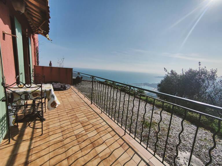 Menton sur les hauteurs, appartement 3/4 pièces de 76m2 avec — photo 1