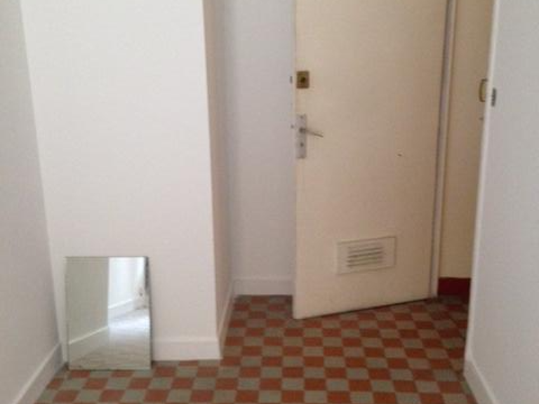 LOCAL A USAGE DE STOCKAGE D'ENVIRON 8M2 13008 MARSEILLE — photo 1