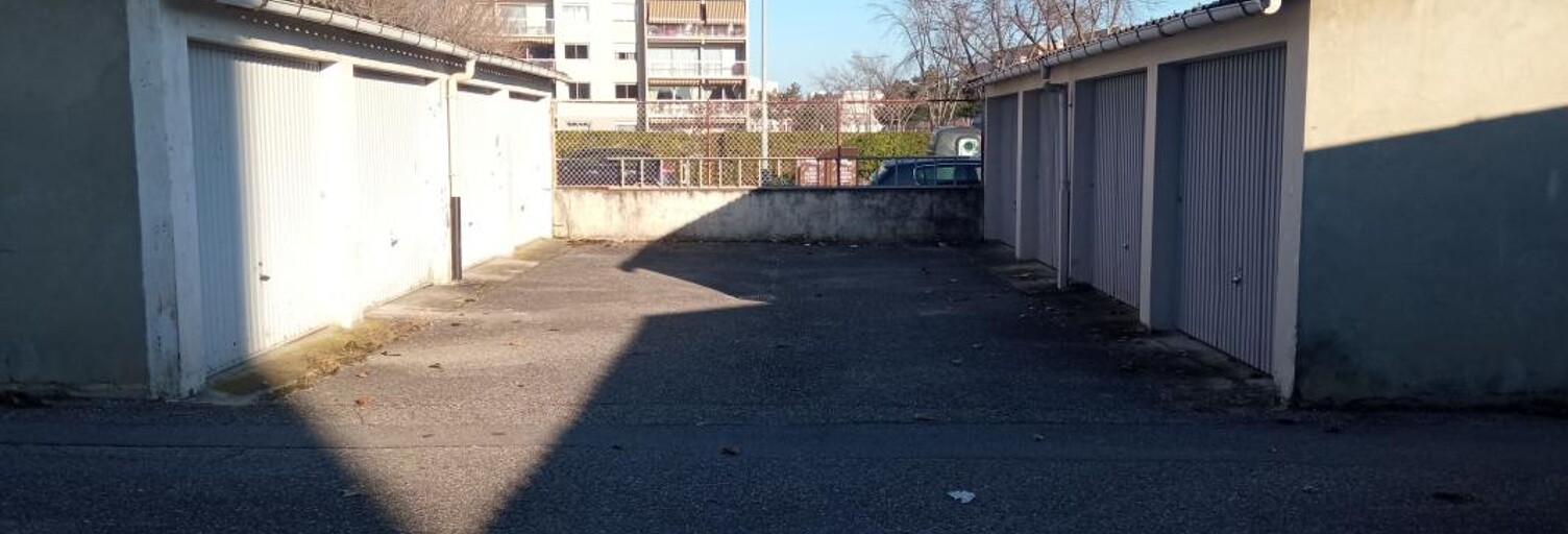 Commerce   m² à vendre à Bron (69500)