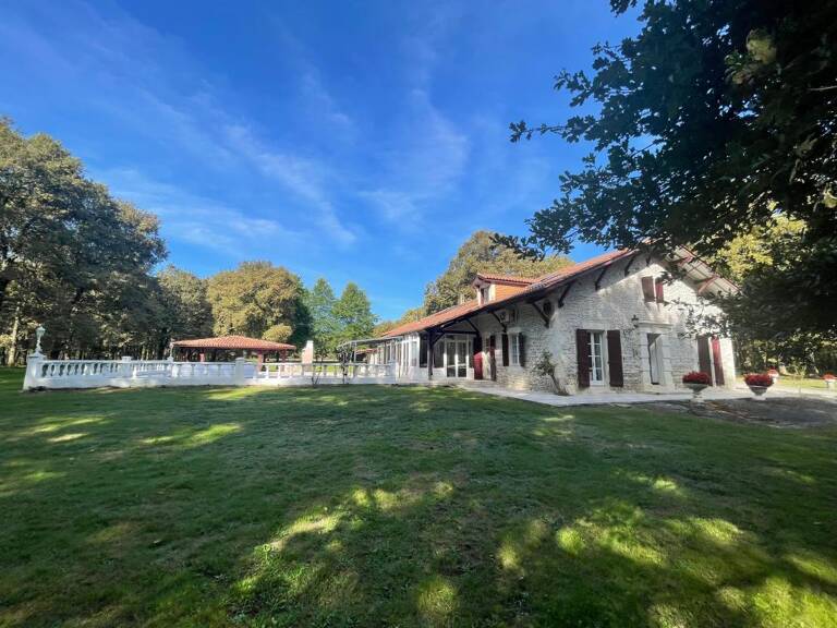 Maison proche de Mont de Marsan 8 pièce(s) 329 m² sur airial de 47196 m² clos — photo 1