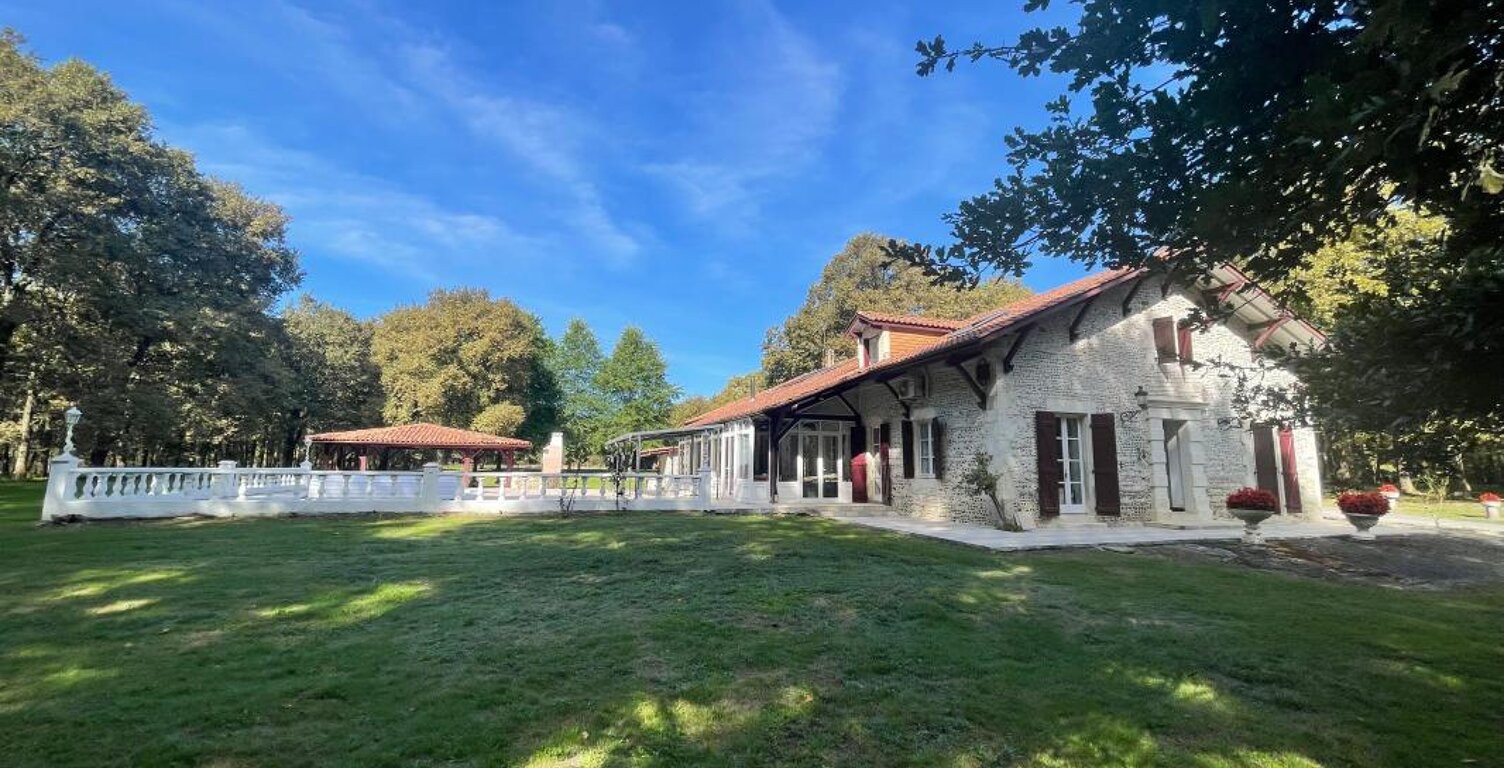 Maison proche de Mont de Marsan 8 pièce(s) 329 m² sur airial de 47196 m² clos — photo 1