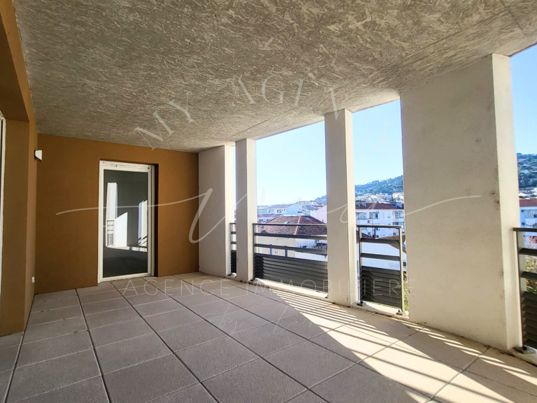 Bel appartement T2 récent centre de sète avec parking privé — photo 1