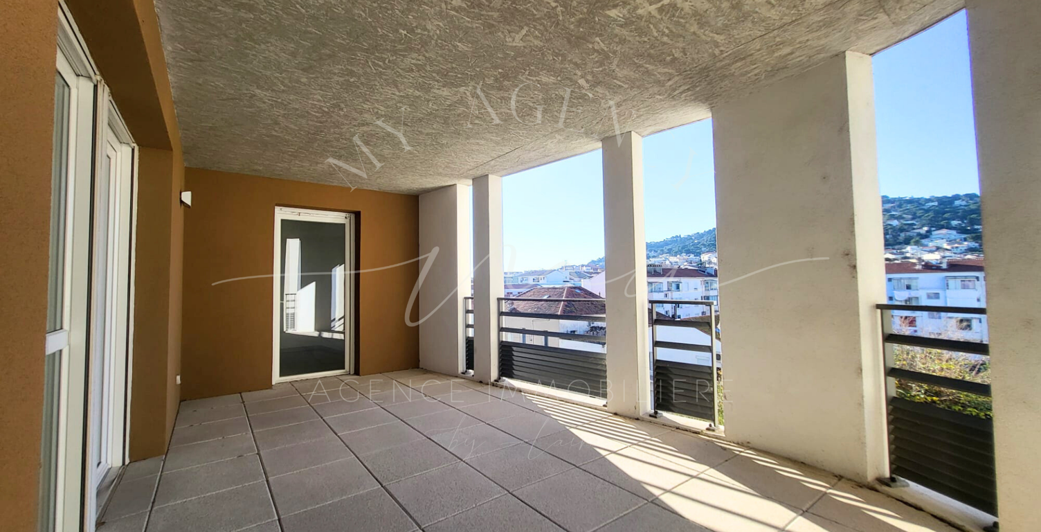 Bel appartement T2 récent centre de sète avec parking privé — photo 1