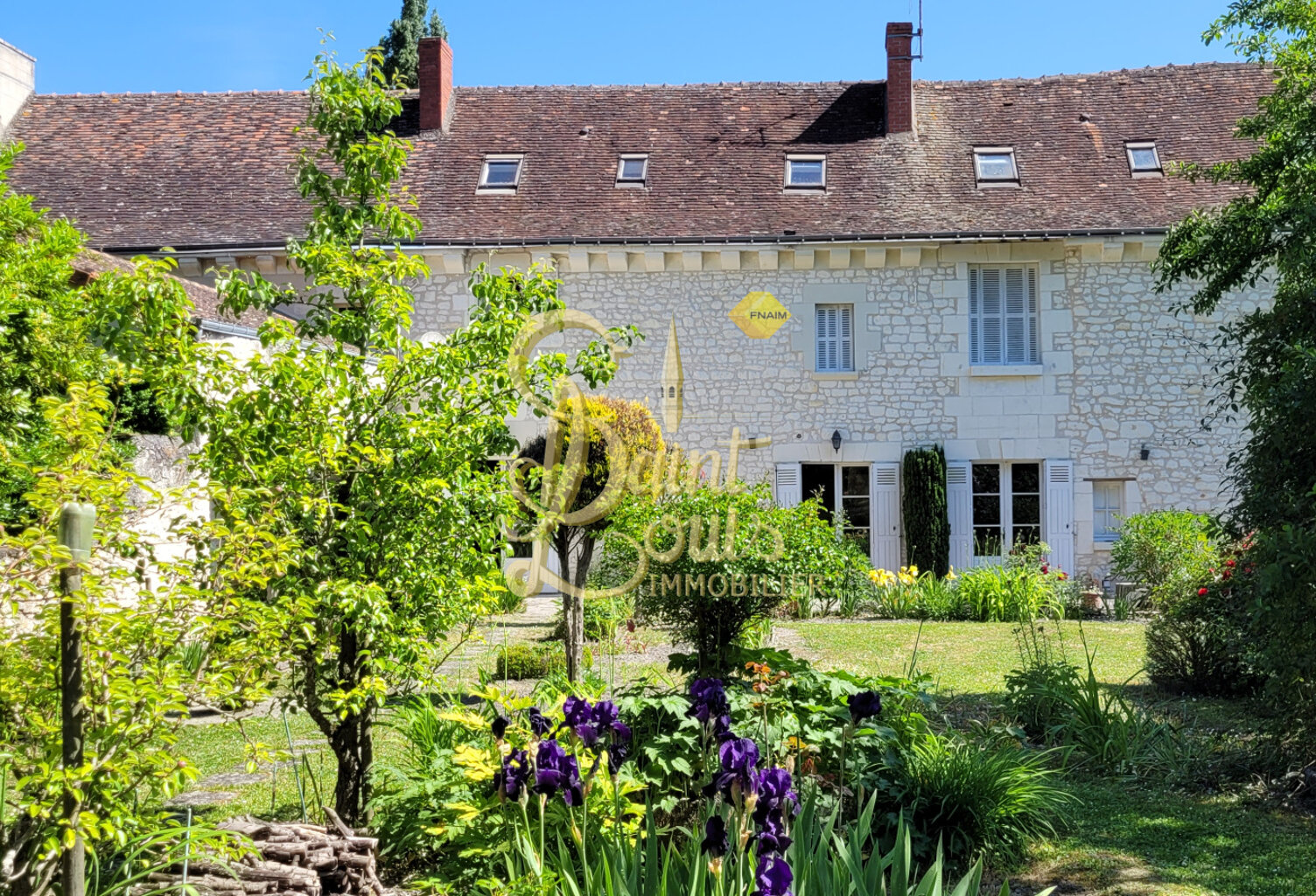DEMEURE DE CARACTERE DU XVIème AVEC CLOS ET JARDIN — photo 1