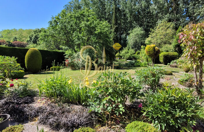 DEMEURE DE CARACTERE DU XVIème AVEC CLOS ET JARDIN — photo 2