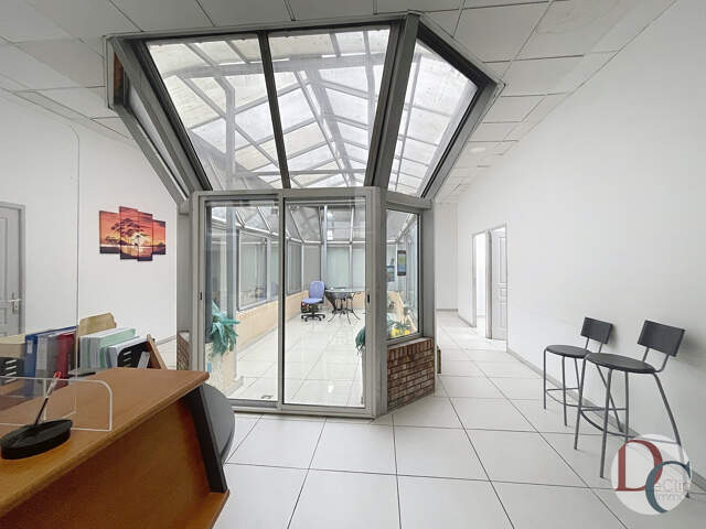 Location de bureaux sur 210 m2 avec patio central — photo du bien